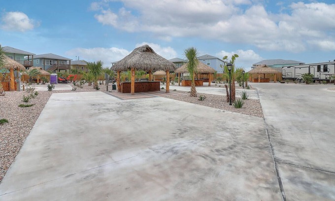 Port Aransas RV Rental | Heat Pool, In Town, Dog Park, Fishing, WIFI, Laundry Room, Walking Paths