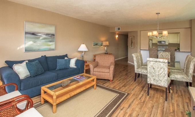 Hilton Head Island Condo | Heated Oceanfront Pool with Hot Tub! Close to Coligny!