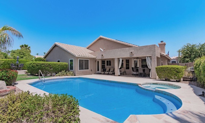 Arrowhead Ranch House | Heated Pool and Spa Spacious 4-bedroom home in Glendale, AZ
