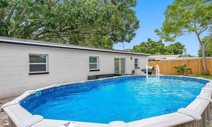 Largo House | Heated Pool Home w/PlayStation 5 & Games!