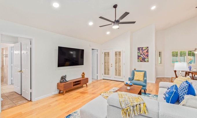 Central Scottsdale House | Heated Pool, Hot Tub and Putting Green! 2 King Master Suites!