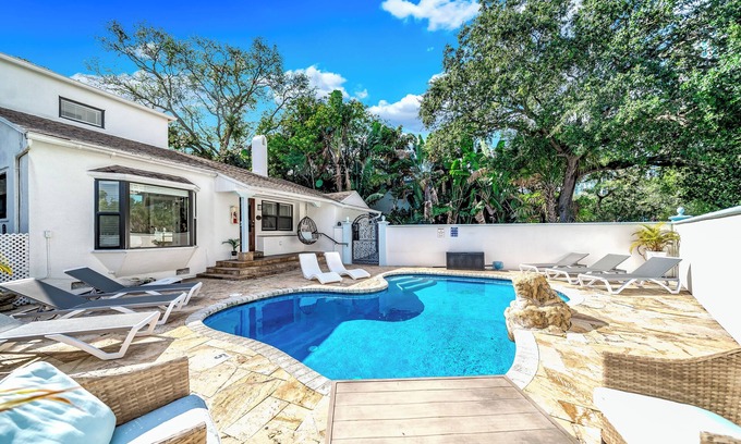 Downtown Fort Lauderdale House | Heated Pool! Massive Gem+Close To Beach & Shops!