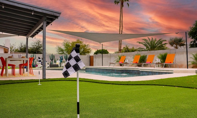 Chandler House | Heated Pool + Putting Green + 2 Car Garage