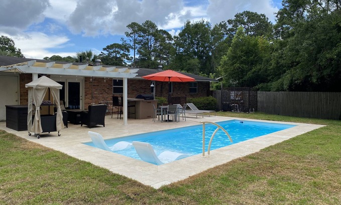Savannah House | Heated Private Pool - 15 mins to Downtown