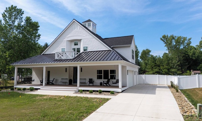 West Wing Estates House | Heated Salt Water Pool, Hot Tub, 6 Bed, 6Bath, Game Room, 1 Block to beach!