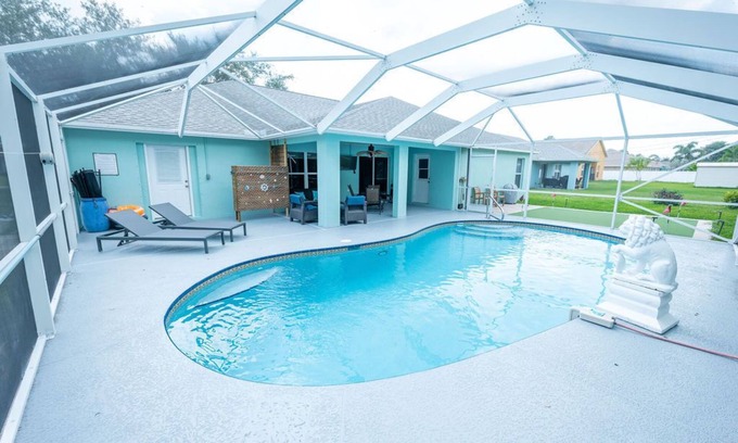 Port Saint Lucie House | Heated Salt Water Pool Home- Sleeps 12- Putting Green