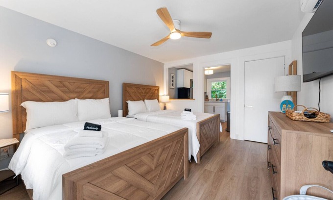 Old Orchard Beach Condo | Heated Saltwater Pool Short Walk to Beach Pier 9