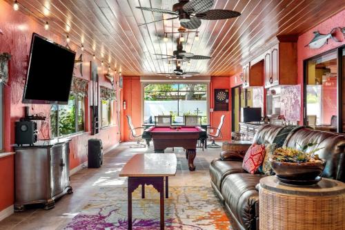 Palm River Estates House | HeatedPool, GameRoom, Pool Table & Darts, Fenced Yard