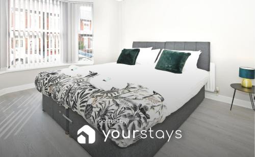 Crewe Apartment | Heathfield House by YourStays - Four Bedroom House in Crewe