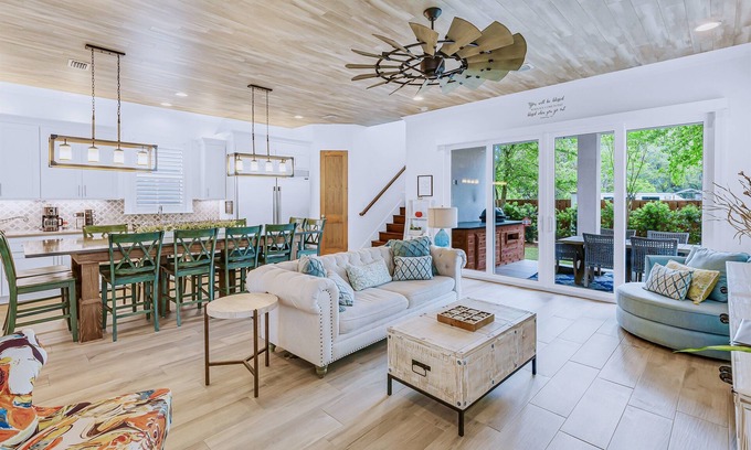 Miramar Beach House | Heavenly Waves: Free golf cart, Walk to beach, Heated pool, Game room, Bunk Room