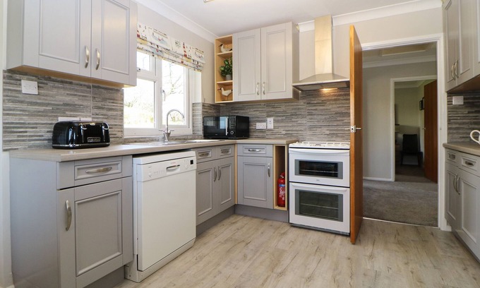Blackawton Cottage | HEDGEROW, pet friendly, with open fire in Blackawton