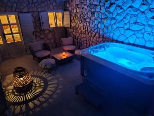 Hvar Old Town Apartment | Hedonist Hvar with jacuzzi
