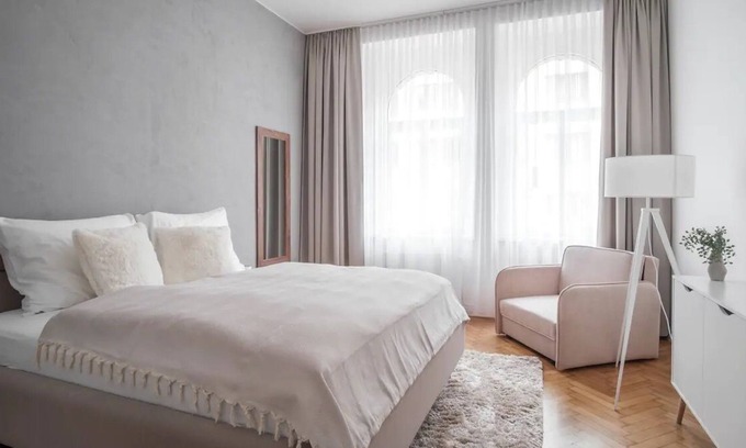 Palmovka Apartment | Helen Homestay Karlín Prague