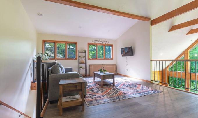 Helen Cabin | Helen Retreat: 2 Cabins Firepit Grills Easy Parking