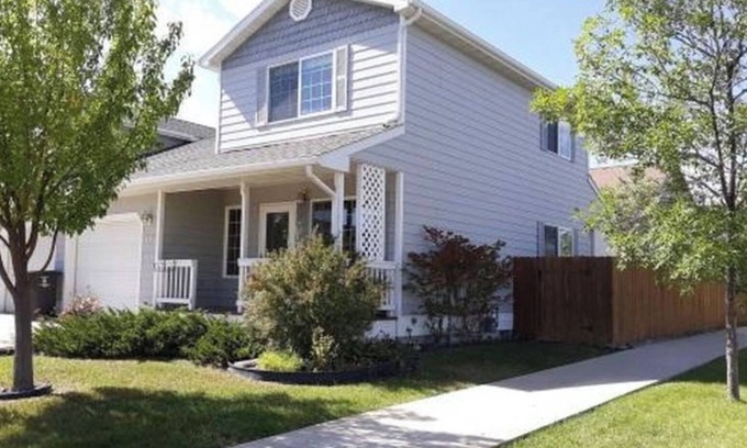 Helena House | Helena Townhouse next to Skelton Park (Dog and kid friendly)