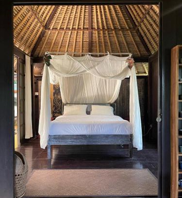 Lodtunduh Ski Chalet | Heliconia, at T house kaja