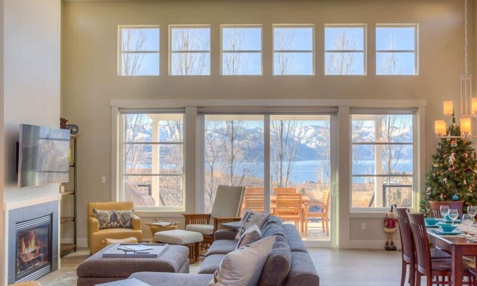 Chelan House | Hello Sunshine at The Lookout at Lake Chelan