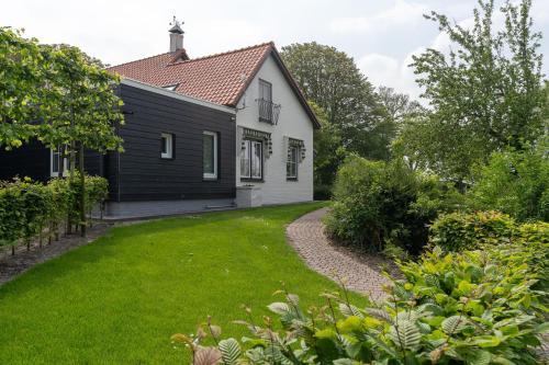 Cadzand-Bad House | Hello Zeeland - Essenhoeve 1 Voorhuis