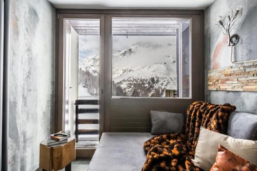 Cervinia Apartment | HelloCHALET - Cervinia Ski In Ski Out - Industrial Family Studio