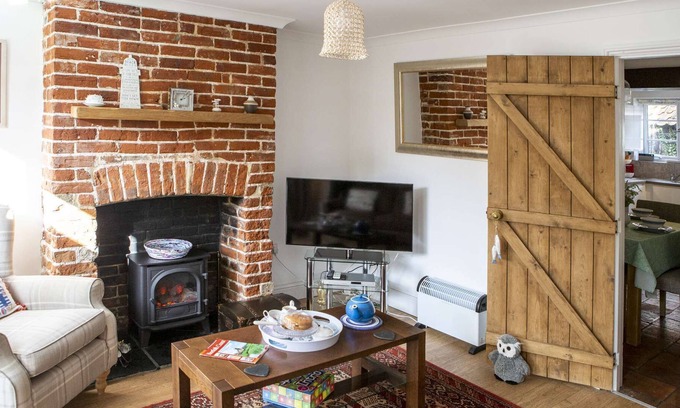 Hemsby House | Hemsby Cottage With spa Bath and Private Garden