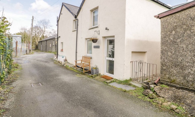 Ffestiniog Cottage | HEN AELWYD YR URDD, pet friendly, with open fire in Llan Ffestiniog
