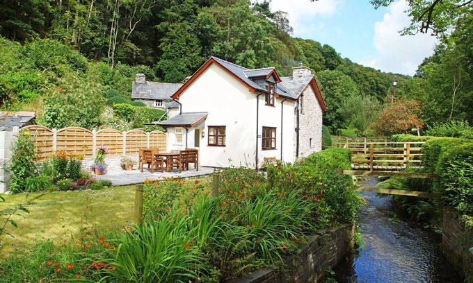 Aberhosan House | Hen Gapel - Three Bedroom House, Sleeps 4