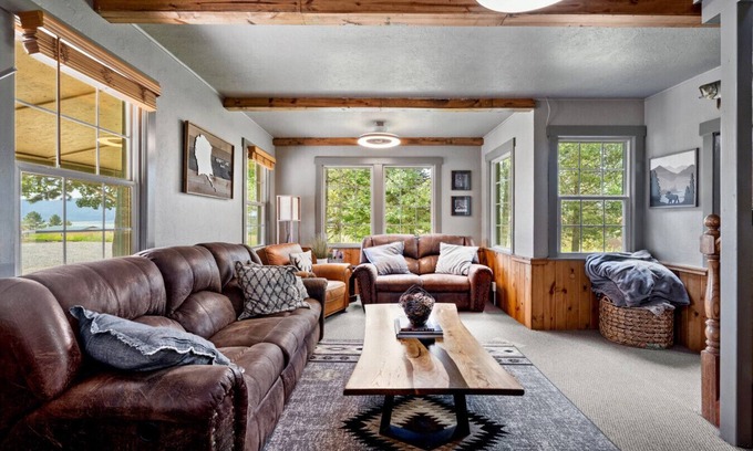 Island Park Apartment | Henry`s Ranger Station
