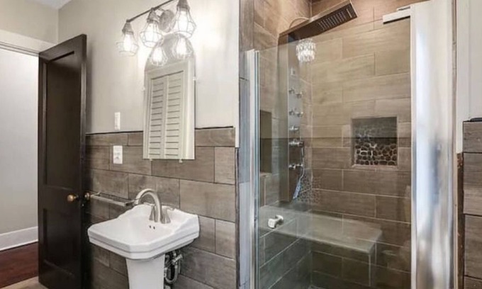 Detroit House | HenryFordHospital Detroit B&B