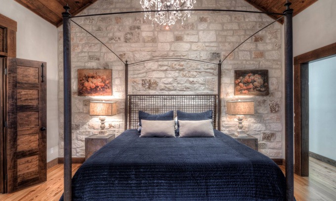 Fredericksburg House | Herber Haus, 6-7 blocks from Main St, close to Wineries and Shopping
