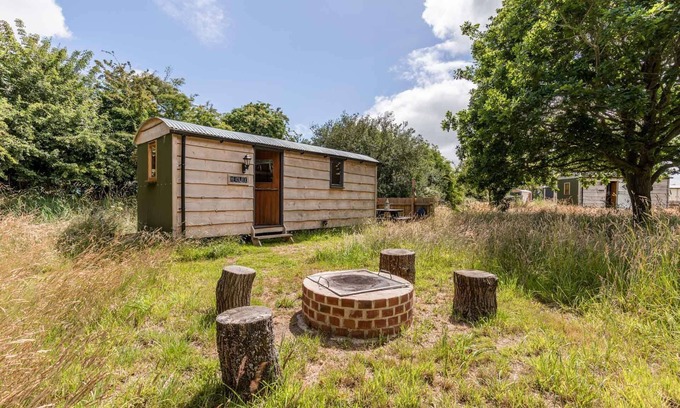 Trunch Cabin | Herdwick Shepherd Hut | a family friendly shepherd hut set within North Norfolk