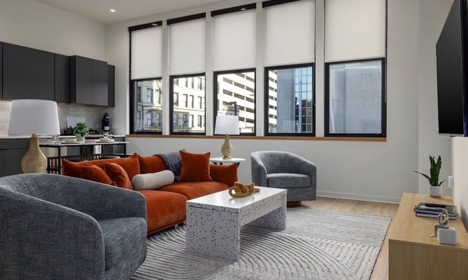 Central City Apartment | Heritage Loft – Couples/Studio/WiFi/City Views
