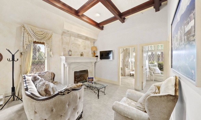 Kerrisdale House | Heritage Tavistock Mansion 4 BR+Office Near YVR+Golf+UBC