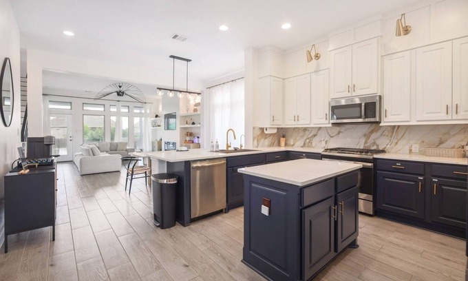 Liberty Hill House | Hestia: 4/3 bdrm Stylish Santa Rita + EV Charger