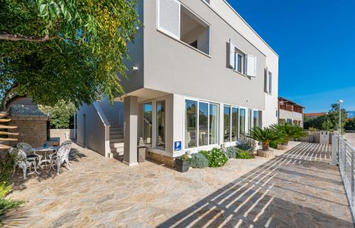 Vir Apartment | Hibiskus App1