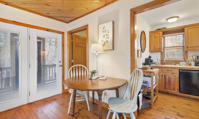 Monteagle Cabin | Hickory Creek @ Trailhead Cabins