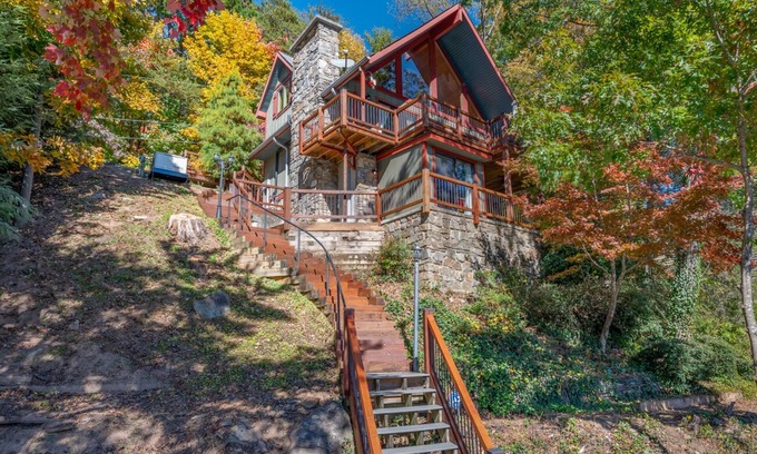 Lake Lure House | Hickory Hideaway | Lake Lure Waterfront Cabin