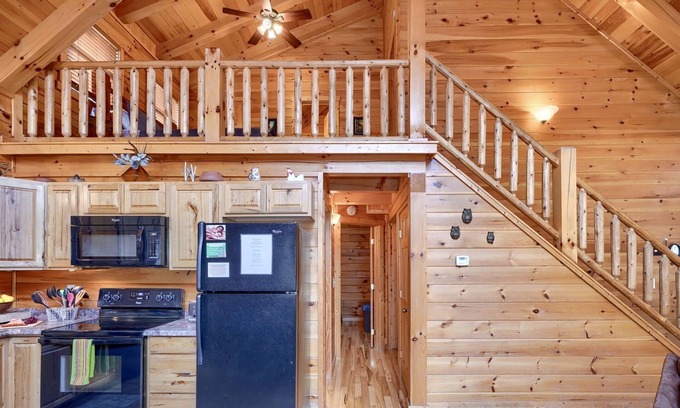 South Bloomingville Cabin | Hickory Hollow Retreat-Hocking Hills-3BR/2BA+Loft-10 Minutes to Old Man’s Cave