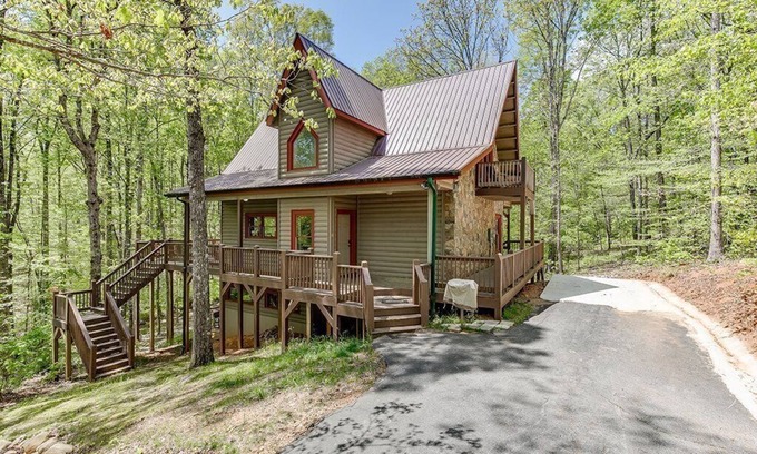 Cleveland Cabin | Hickory Woods- Private Couples Paradise, Huge Hot Tub, Pool Table and Frieplace