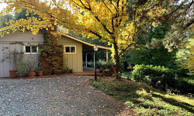 Grass Valley House | Hidden Country Gem with Pond | Free Early In & Late Out | Pet Friendly!