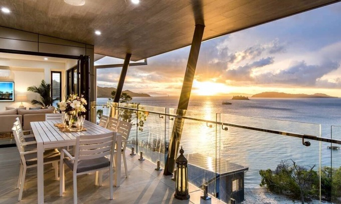 Hamilton Island Apartment | Hidden Cove 6, Stunning Seaview Apartment on Hamilton Island