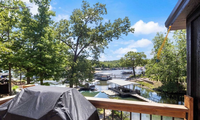 Gravois Mills House | ‼️Hidden Cove Oasis‼️| 4BR Lakefront Retreat