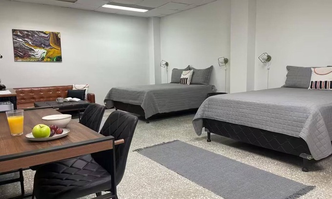 Amon Apartment | Hidden Gem Apt. in Heart of DT
