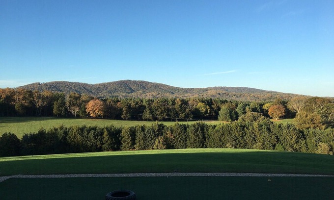 Boyd Tavern Apartment | HIDDEN GEM BARN STUDIO WITH A VIEW near Monticello, wineries, with pool