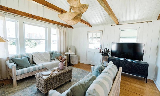 Kure Beach House | Hidden gem in Kure|2min walk to Beach|Hot Tub