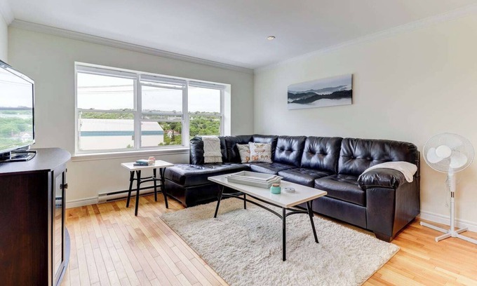 Waterford Valley House | Hidden Gem near Downtown and Walking Trails