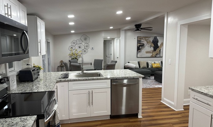 Flowery Branch House | Hidden gem near Lake Lanier, smart TV’s
