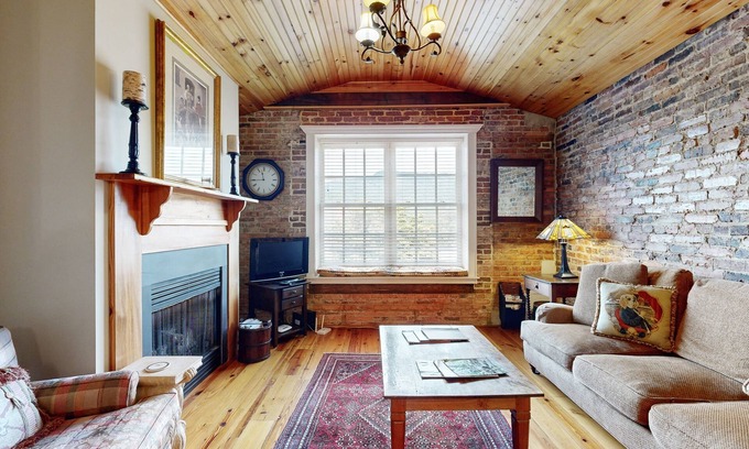 Waynesville Condo | Hidden gem overlooking downtown Waynesville - extremely walkable location