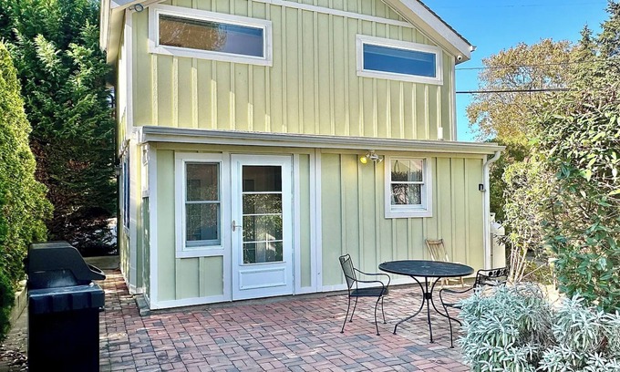 Town of Southampton Cottage | Hidden gem! Southampton beach cottage