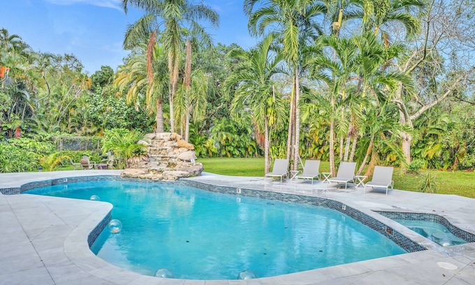 Fort Lauderdale Villa | Hidden Getaway Pool Home on 1.5 acres near all. Sleeps 17. Pool, ping pong etc.