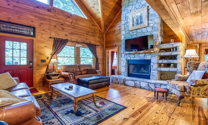 Maggie Valley Cabin | Hidden Mountain Respite - 5 bedrooms, 2 Bath, Game Room, Hot Tub, Firepit,